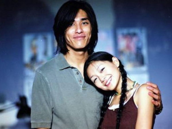 Đại S: Mỹ nhân “Vườn sao băng” từng có thời gian hẹn hò tài tử Lam Chính Long khi cô mới gia nhập showbiz. Chuyện tình của họ tốn nhiều giấy mực truyền thông bởi khi đó Đại S đã là ngôi sao nổi tiếng trong khi bạn trai vẫn chỉ là nghệ sĩ hạng B. Lam Chính Long từng chia sẻ: “Chúng tôi yêu nhau vượt qua khoảng cách tuổi tác và cả rào cản từ gia đình cô ấy. Chúng tôi sẽ mãi bên nhau”. 