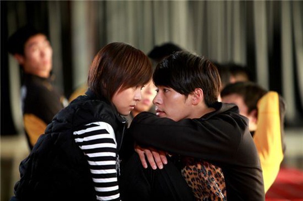 Vào vai vị giám đốc giàu có, điển trai Joo Won trong Secret Garden, tài tử Hyun Bin có câu hỏi kinh điển dành cho nữ chính Ra Im (Ha Ji Won). “Kil Ra Im! Từ khi nào mà em xinh đẹp đến nhường vậy? Từ năm ngoái à?” được Joo Won thường xuyên nhắc đến.