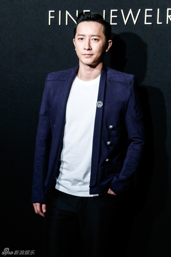 Hangeng điển trai trước ống kính.