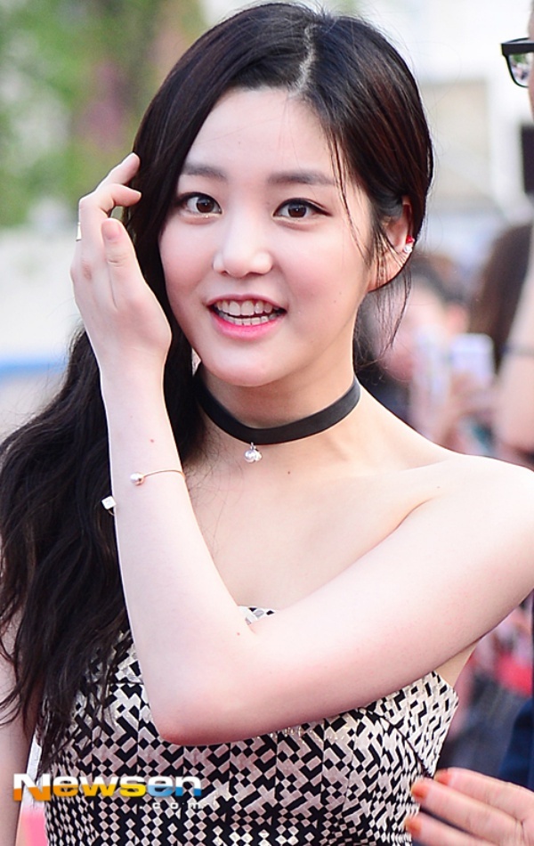 Cận cảnh vẻ đẹp tươi trẻ của Lee Yu Bi.