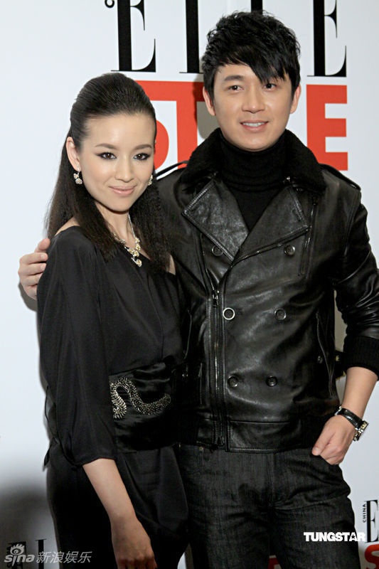 Đổng Khiết: Ngọc nữ màn ảnh Trung Hoa - Đổng Khiết từng có cuộc sống ấm êm bên ông xã - diễn viên Phan Việt Minh. Nhưng sau gần 4 năm, họ tuyên bố ly hôn và đôi bên xảy ra mâu thuẫn sau hôn nhân. Phan Việt Minh lên báo tố cáo người từng đầu ấp tay gối với mình ngoại tình và sống giả tạo.