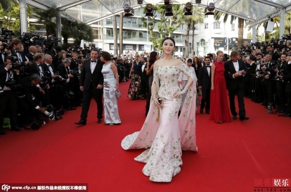 Phạm Băng Băng có mặt tại Cannes chủ yếu để khoe váy áo!