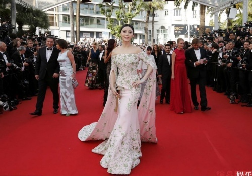 Chieu tro gay chu y cua Bang Bang va loat sao bi 'boc me' hinh anh