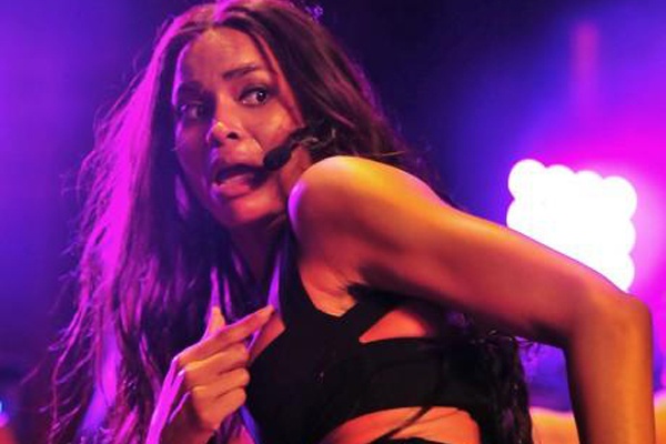 Ciara dap trung mat fan nam hinh anh