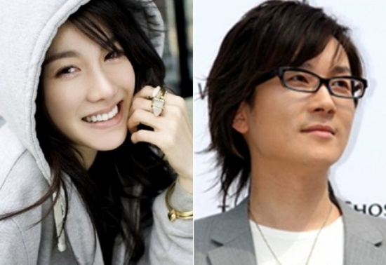 Lee Ji Ah - Seo Taiji: Đôi vợ chồng nổi tiếng đã giấu giếm cuộc hôn nhân của họ trong nhiều năm trời, khó có thể xác định thời điểm chính xác họ kết hôn. Nguồn tin từ Newsen cho hay, họ đám cưới tại Mỹ vào năm 1997, lúc đó Lee Ji Ah mới 19 tuổi. Khán giả chỉ biết việc cả hai từng là vợ chồng vào năm 2011 khi cả hai đang trục trặc trong quá trình xử lý thủ tục ly hôn. Sau khi cuộc hôn nhân với Seo Taiji bị “đưa ra ánh sáng”, Lee Ji Ah đã tạm ngừng sự nghiệp một thời gian và cũng chấm dứt luôn cuộc tình vừa mới bắt đầu với Jung Woo Sung.