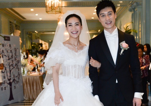 Sao nu ‘Chan Hoan truyen’ hon chong dam duoi trong ngay cuoi hinh anh