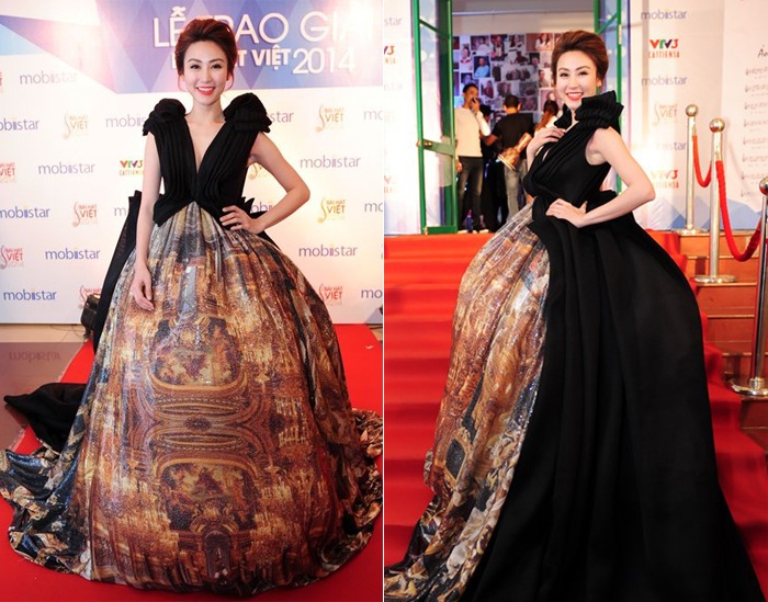 Vẻ gợi cảm của Ngân Khánh bị nuốt chửng vì bộ váy nặng nề, thô kệch. Phần cổ xẻ sâu cũng tạo cảm giác vòng một phẳng lỳ. Nữ ca sĩ kiêm diễn viên còn suýt vồ ếch trên sân khấu Bài hát Việt vì bộ váy gây khó khăn khi di chuyển.