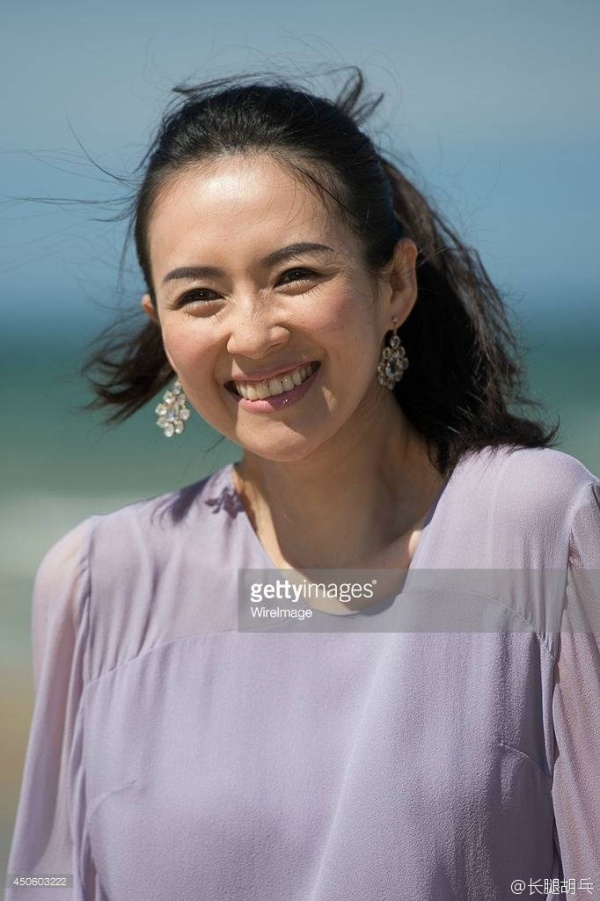 Vẻ đẹp mộc mạc không son phấn của Chương Tử Di.