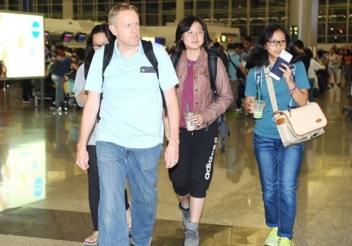 Con gai phot lo tin Thanh Long dot tu hinh anh