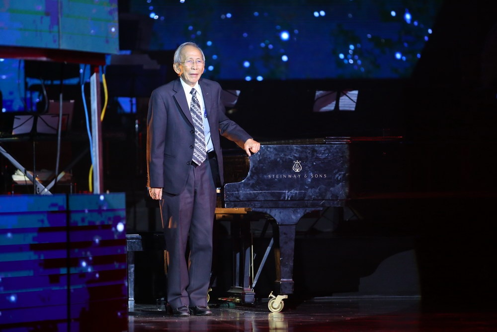 Nhạc sĩ Nguyễn Ánh 9 trong live show Kỷ niệm.