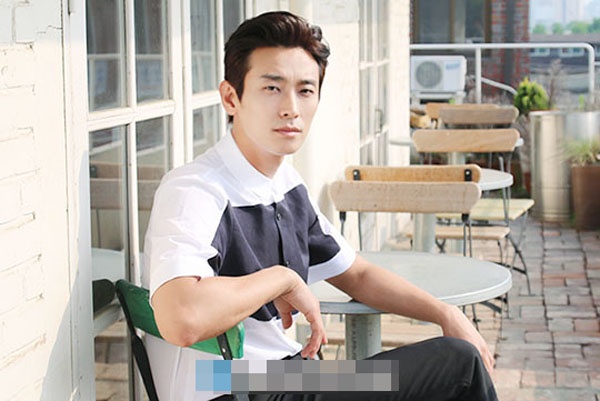 Tai tu Han ke chuyen dong canh nong voi 30 ban dien nu hinh anh