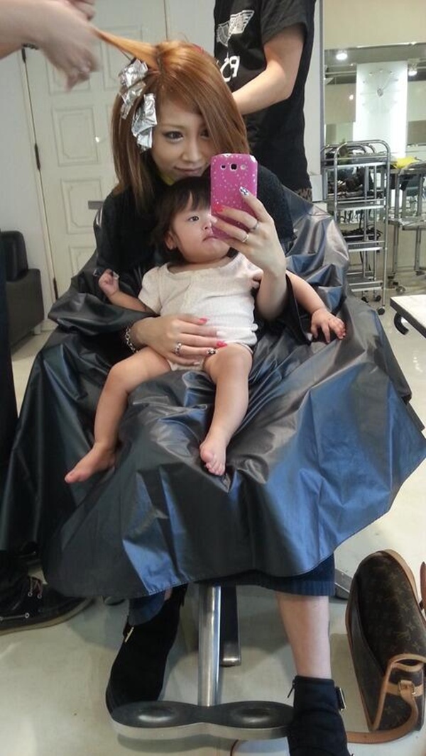 Hình ảnh hiếm hoi của cô bên con gái sau khi kết hôn được cư dân mạng chia sẻ.