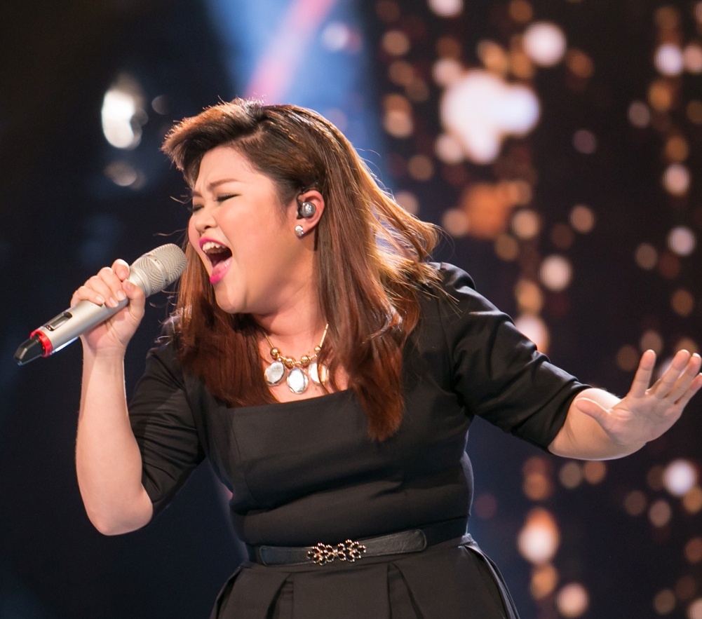 Co gai mum mim lien tiep toa sang tai Vietnam Idol hinh anh