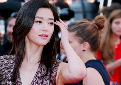 My nhan 'Vi sao dua anh toi' long lay tren tham do Cannes hinh anh