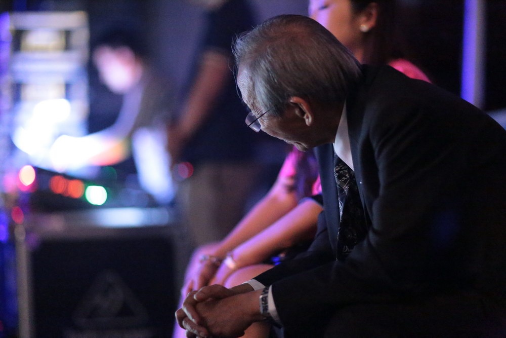 Mấy ngày nay, nhạc sĩ Nguyễn Ánh 9 ngủ rất ít, vì hồi hộp, vì những dư âm hạnh phúc mà ông có được qua đêm diễn đầu tiên.