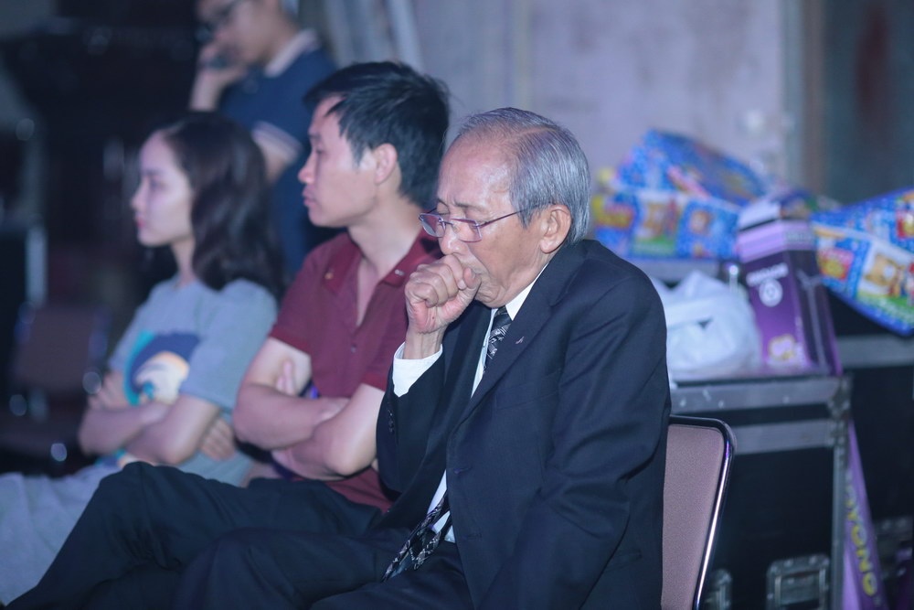 Sức khoẻ của ông không phải quá tốt, vẫn khó thở, vẫn dễ mệt như thế nhưng bên phím đàn, ông đã mang một sức mạnh hoàn toàn khác. 