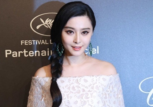 Pham Bang Bang khoe vai tran goi cam hinh anh