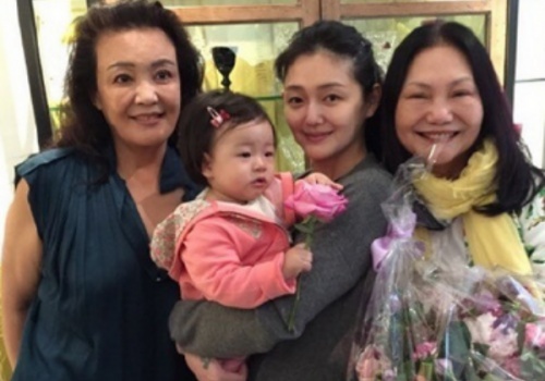 Me chong Dai S xuat hien sau khi tai san bi dong bang hinh anh