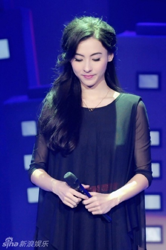 Nói về giai đoạn hoàng kim đã thuộc về quá khứ, Bá Chi bình thản: “Con đường mà tôi đã đi thực sự có vô vàn khó khăn. Nhưng nếu tất cả chúng ta đều chọn những con đường bằng phẳng để đi thì sẽ chẳng còn gì thú vị. Con người có những lúc thăng trầm, có những lúc đúng sai. Thật tốt nếu có thể học hỏi và rút kinh nghiệm từ chính những sai lầm của bản thân. Trong cuộc sống, tôi đã làm được nhiều việc tốt, đồng thời cũng không ít lần vấp ngã, thật may mắn khi tôi đã có thể đứng dậy trên chính đôi chân của mình”.