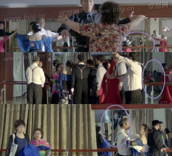 Đạo diễn và ê-kíp quay phim xuất hiện trong gương quá nhiều lần.