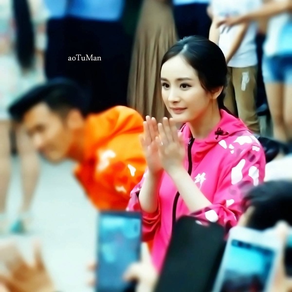 Thời gian này, cô khá bận rộn khi vừa quay phim và đồng thời nhận nhiều show truyền hình.