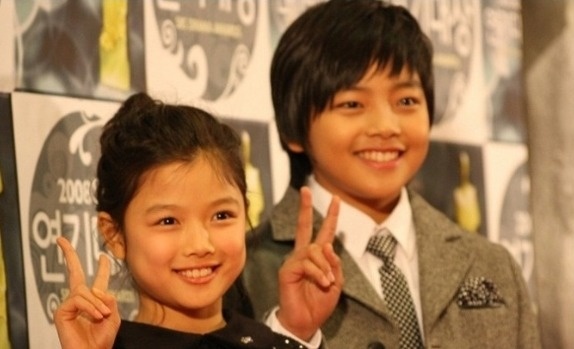 Kim Yoo Jung và Yeo Jin Goo.
