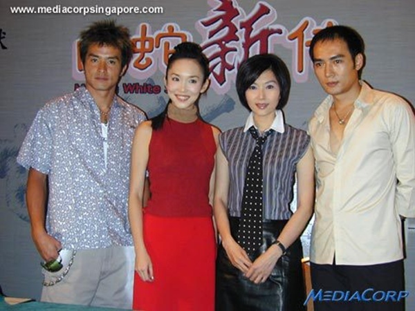 Họ đứng sát bên nhau trong buổi họp báo phim Thanh Xà, Bạch Xà (2000). Trong phim, Lý Minh Thuận - Phạm Văn Phương đóng vai vợ chồng 