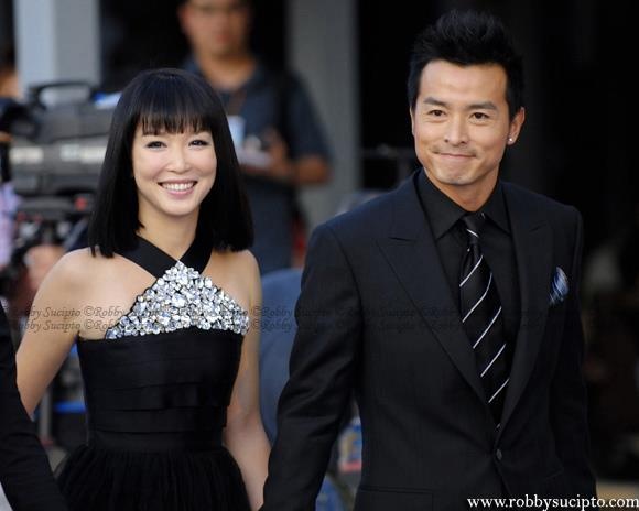 Bắt đầu từ năm 2003, cặp đôi này công khai xuất hiện tay trong tay, chính thức thừa nhận về quan hệ khăng khít giữa họ. Cặp đôi xác nhận đã dọn về sống chung.