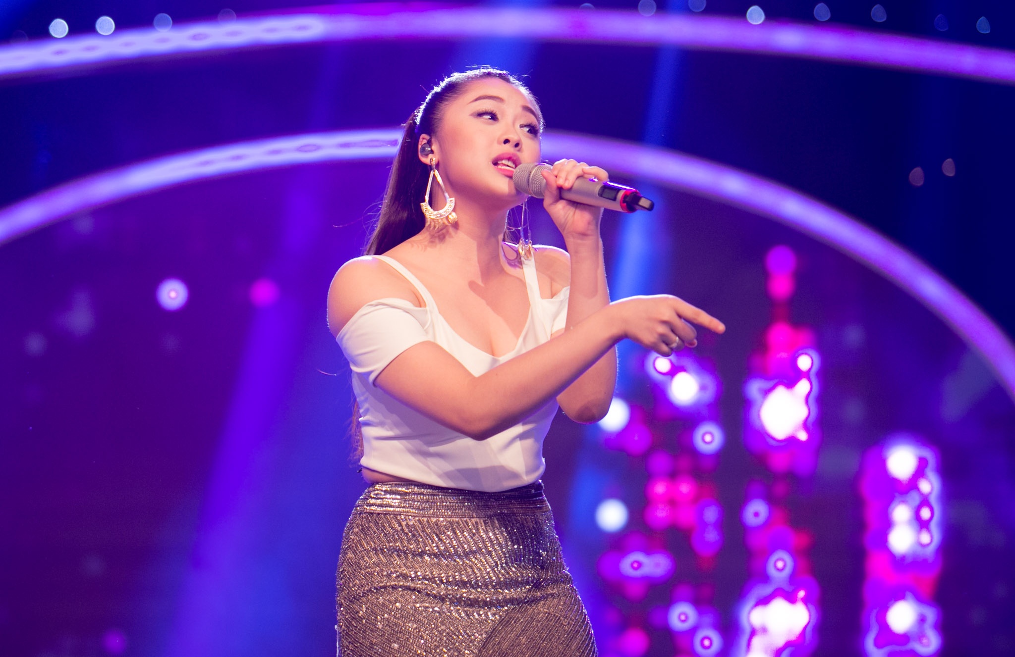 Phan thi 'Call me maybe' cua Khanh Tien hinh anh