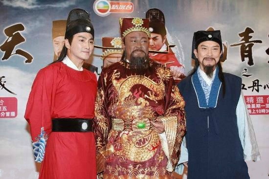 Kim Siêu Quần cho biết Trần Kỳ nhìn vậy nhưng cá tính trẻ trung, bản thân tài tử 64 tuổi cũng không cảm thấy cần có con nên họ vẫn sống hạnh phúc.  “Nhiều người lo lắng cho tôi tuổi già không có người chăm sóc. Tôi nghĩ không cần lo lắng quá, vợ chồng tôi vẫn sống như vậy bao năm qua. Con cái cũng là duyên số, tôi không cần bằng mọi giá phải có con”, diễn viên gạo cội tâm sự.