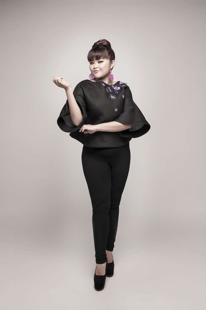 Nguyễn Bích Ngọc ngày càng chứng tỏ được tài năng ca hát lẫn bản lĩnh sân khấu. Tuy chưa học qua bất kỳ trường lớp nào về thanh nhạc, nhưng cô gái mũm mĩm vẫn “đốn tim” người nghe bằng giọng hát bản năng, đầy nội lực. Ưu điểm mà nữ sinh viên trường ĐH Kiến trúc TP HCM làm được là biết cách biến ca khúc của người khác thành bản hit cho riêng mình.