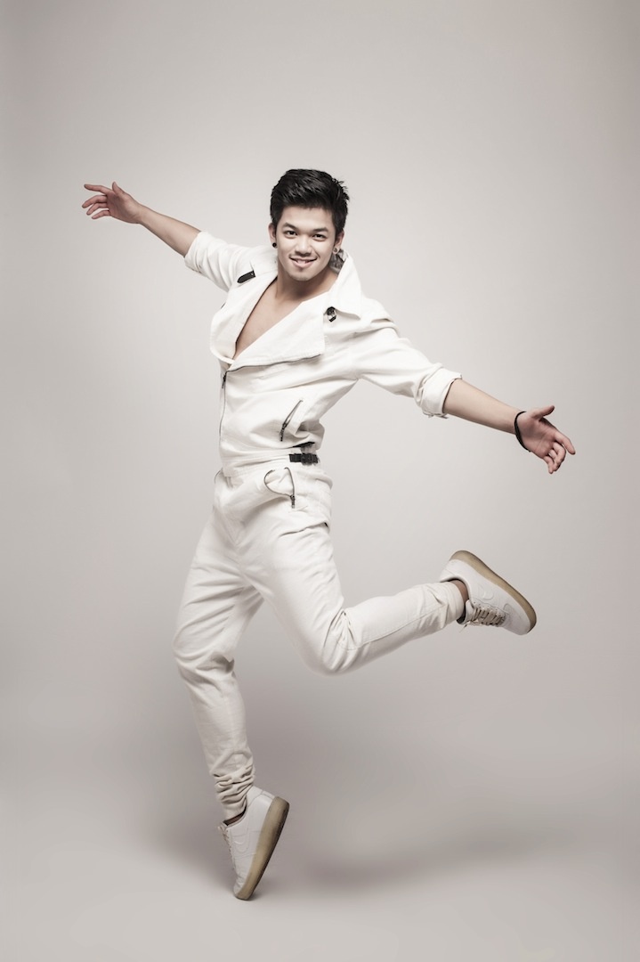 Nguyễn Trọng Hiếu diện lại bộ trang phục ở đêm chung kết 1. Thời điểm hiện tại, chàng Việt kiều Đức là ứng cử viên sáng giá cho ngôi vị quán quân mùa 6, bởi anh sở hữu nhiều lợi thế như ngoại hình điển trai, giọng hát ổn, vũ đạo điêu luyện và có lượng người hâm mộ đông đảo.