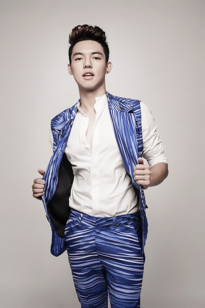 Phạm Nguyễn Duy là một trong hai gương mặt yếu nhất top 10. Thế nhưng, sau đêm Gala 1, cậu em họ của ca sĩ - diễn viên Hồ Vĩnh Khoa khiến nhiều người ngỡ ngàng bởi sự tiến bộ nhanh của mình. Qua nhạc phẩm Make you feel my love, chàng trai sinh năm 1993 thuyết phục khán giả, giám khảo bằng chất giọng dày, tình cảm, nam tính và sự tư tin trên sân khấu.