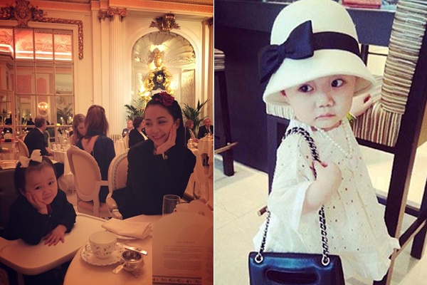 Trên trang cá nhân, Linh Nga nhiều lần khoe ảnh Luna (tên thật là Nguyễn Khánh Linh Linh) diện những trang phục xinh xắn và tạo dáng chuyên nghiệp không kém mẹ. Mỗi khi đưa con gái đi chơi, Linh Nga thường chọn trang phục ton sur ton cho hai mẹ con. 