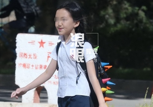 Con gai Ly A Bang - Vuong Phi lan dau lo mat hinh anh