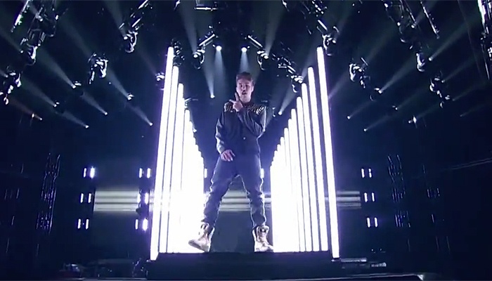 Justin Bieber trinh dien ca khuc Boyfriend tai The Voice 2012 hinh anh