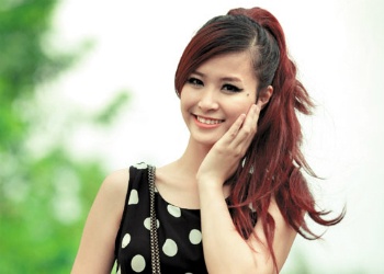 Dong Nhi lan dau bieu dien tren san khau Vietnam Idol hinh anh
