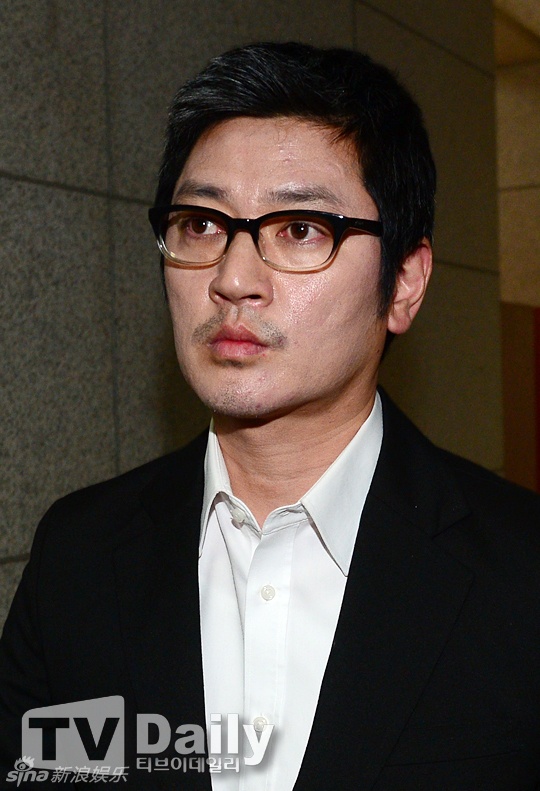 Nam ca sĩ đối diện án tù 1 năm và 2 năm án treo vì hành vi của mình trên máy bay ngày 7/1.