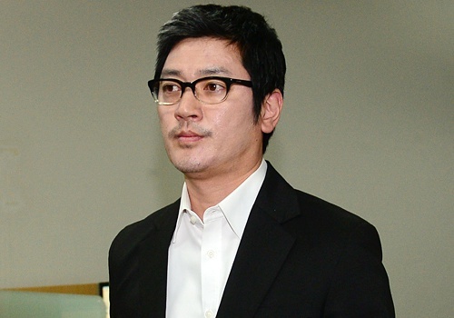 Ca si Han quay roi tiep vien hang khong bi de nghi 1 nam tu hinh anh