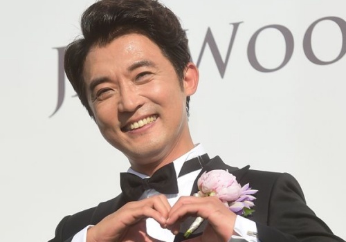 Ahn Jae Wook toat mo hoi trong ngay cuoi o tuoi 44. hinh anh