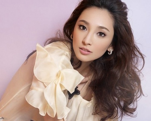 Ngo Boi Tu mang bau lan 2 voi dai gia hinh anh