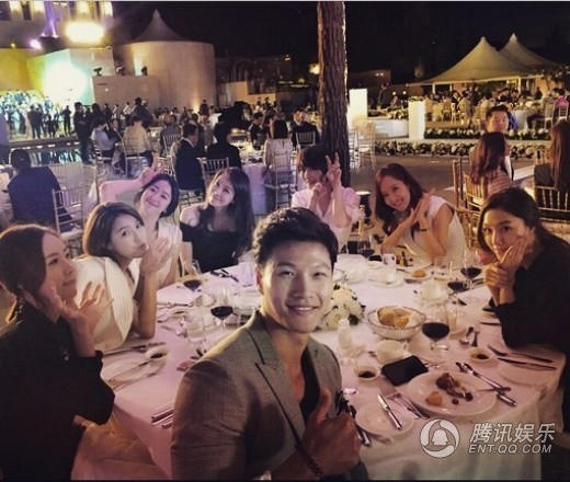 Những vị khách nổi tiếng có mặt trong đám cưới: Kim Jong Kook khá nổi bật.