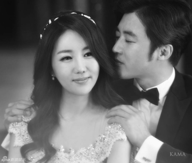 Vợ anh, Choi Hyun Joo kém chồng 11 tuổi.