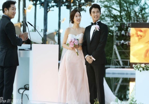 Nhung khoanh khac an tuong trong dam cuoi Ahn Jae Wook hinh anh