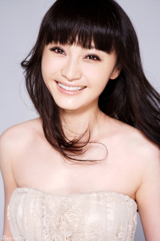 Tuy nhiên, Diêu Địch một mực phủ nhận tin đồn mình có đại gia đứng sau. Cô cho hay: “Đừng nói tôi có “chỗ dựa” nữa. Nếu như tôi thực sự có người “chống lưng” thì tại sao đến bây giờ mọi người mới biết đến tôi.”