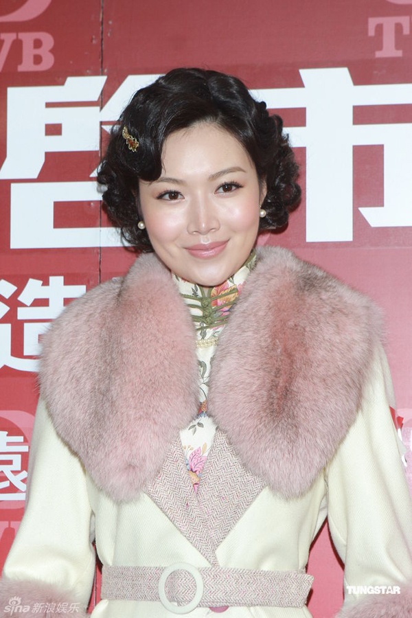 Thời điểm yêu đương, cựu Hoa hậu đã ra mắt nhà trai và được đại gia cầu hôn với chiếc nhẫn kim cương 4 carat. Hạnh phúc khi tìm được bến đỗ, trong một sự kiện, cô chủ động giới thiệu hôn phu với cô bạn nổi tiếng Triệu Vy. Không ngờ, ngay sau đó, bạn và chồng chưa cưới lại phải lòng nhau. Đại gia họ Huỳnh vội vàng chấm dứt với Thúy Thúy, công khai theo đuổi Triệu Vy. Khi được hỏi về những mất mát sau cuộc tình đổ vỡ, Hoa hậu né tránh: 