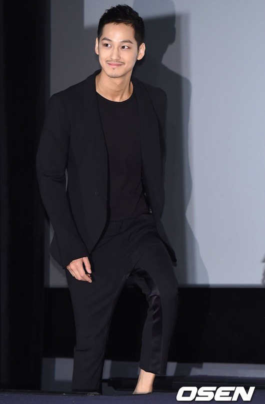 Hôm 3/6, Kim Bum cùng dàn diễn viên tham dự buổi ra mắt phim mới Hidden Identity tại một cụm rạp ở Yeongdeungpo-gu, Seoul. Bộ phim mang phong cách kinh dị, tội phạm sẽ được trình chiếu trên đài truyền hình cáp tvN.