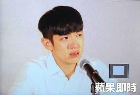 Tài tử nổi tiếng khóc xin lỗi khán giả sau khi dính vào ma túy hồi tháng 8/2014.