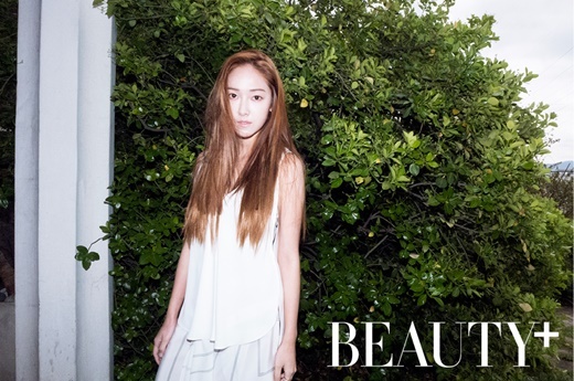 Tạp chí Beauty + của Hàn Quốc vừa hé lộ bộ ảnh mới của Jessica Jung – cựu thành viên nhóm SNSD.