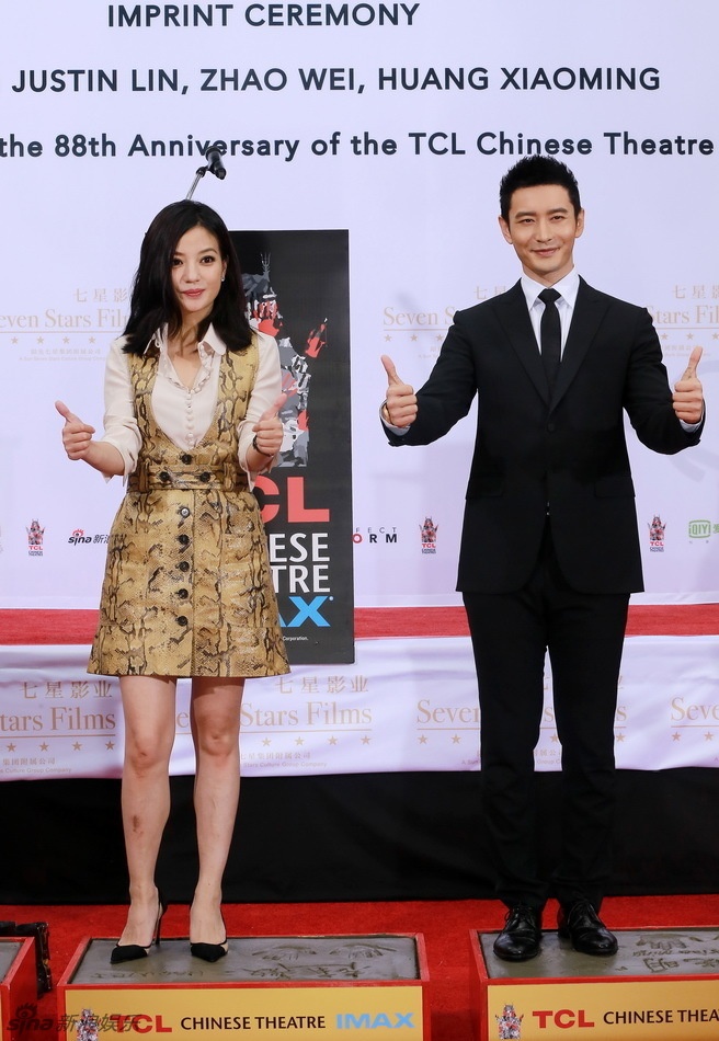 Đây là vinh dự lớn lao với hai diễn viên. Cho đến thời điểm này, họ là hai nghệ sĩ Đại lục đầu tiên có vinh dự. Trước đó, chỉ có ba nghệ sĩ gạo cội được lưu dấu tay: Thành Long, Phùng Tiểu Cương và Ngô Vũ Sâm. 